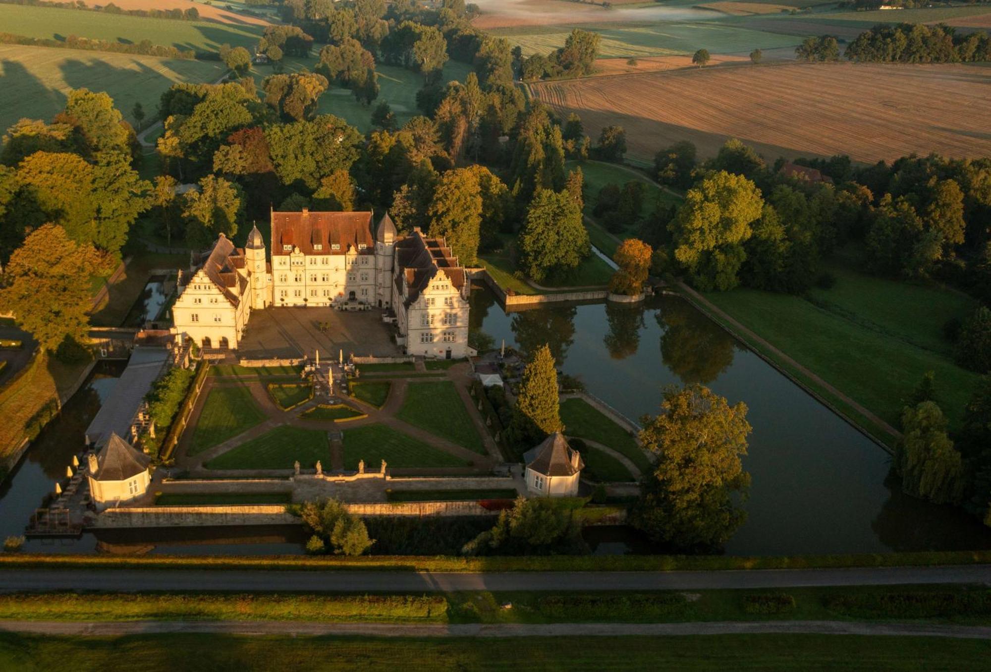 Schlosshotel Münchhausen Aerzen Exterior foto